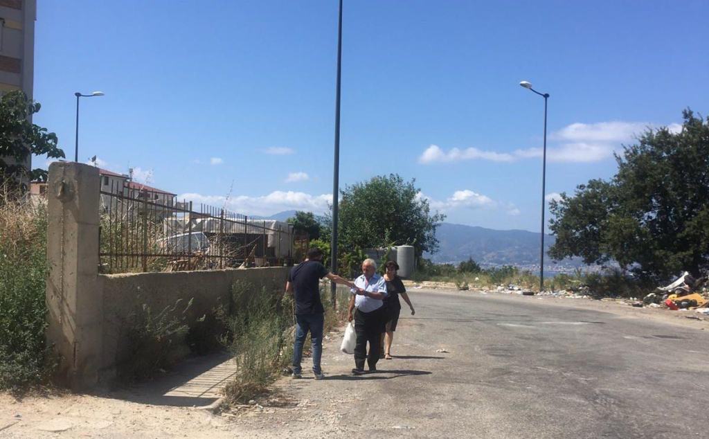 Comunali Reggio, Klaus Davi torna a far visita ai cittadini di Arghillà – FOTO