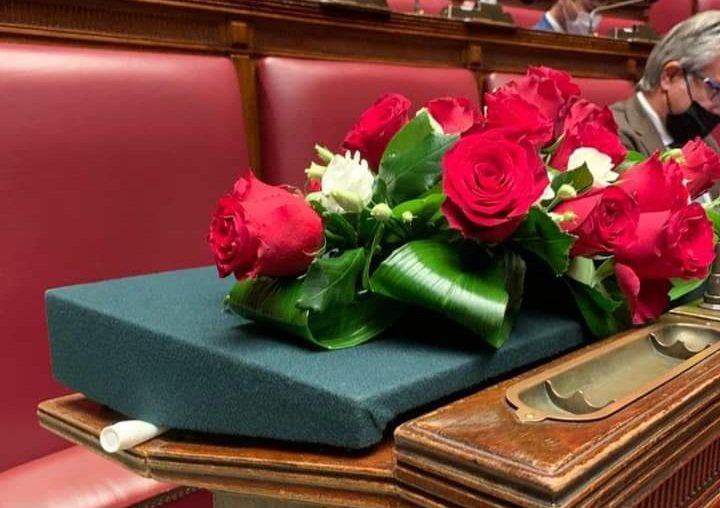 Alla Camera dei deputati un mazzo di rose per Jole Santelli