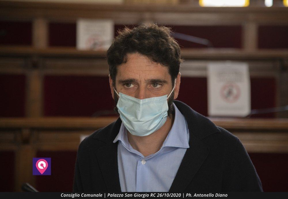 Reggio – Comune in bilico, Pazzano chiede la sfiducia: ‘Ridiamo dignità al Consiglio’