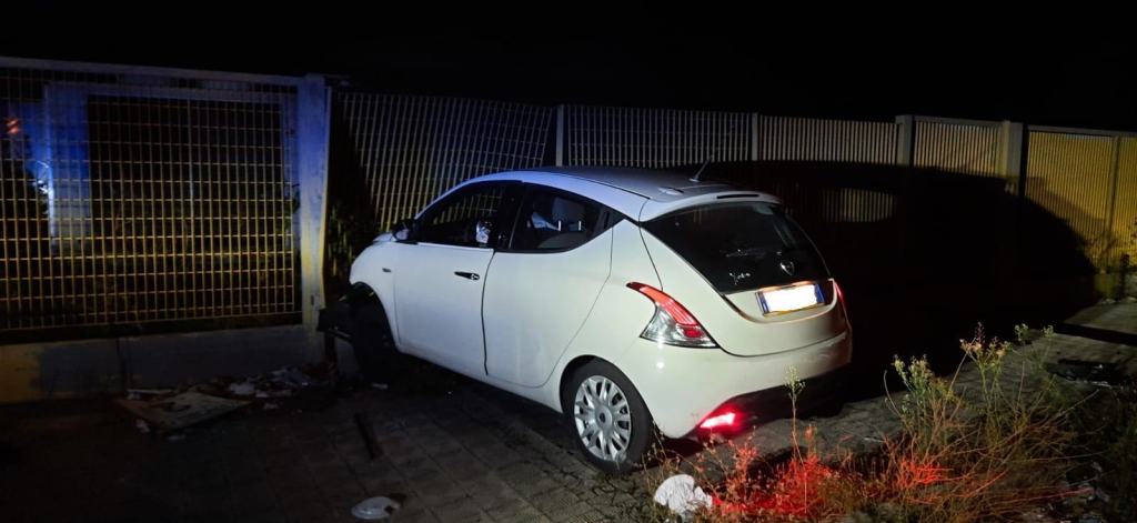 Reggio, furto d’auto e incidente: arrestato il ladro in fuga