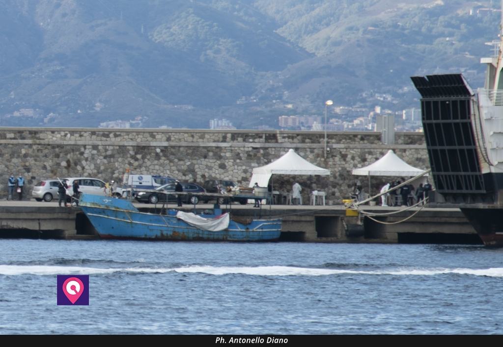 Sbarco migranti, a Reggio Calabria arrivano in 67: ci sono anche dei bambini – FOTO
