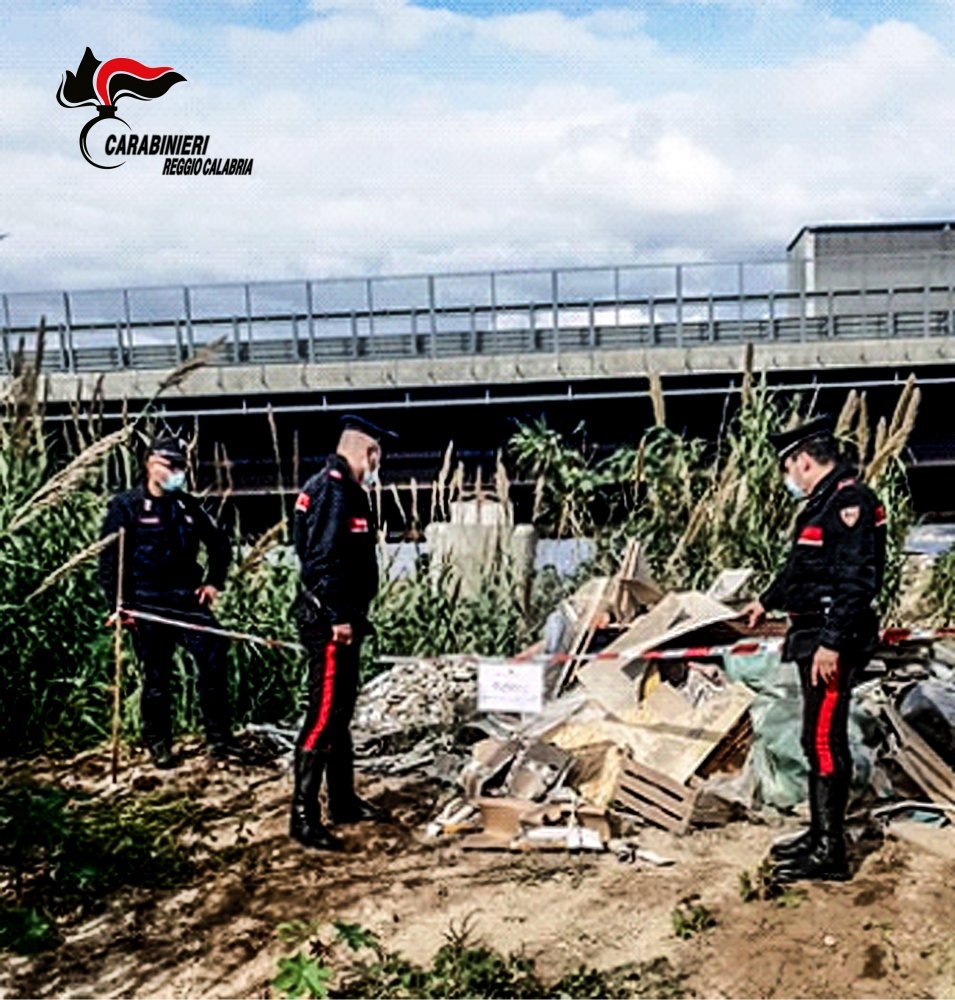 Villa San Giovanni, scoperta discarica abusiva: denunciate quattro persone