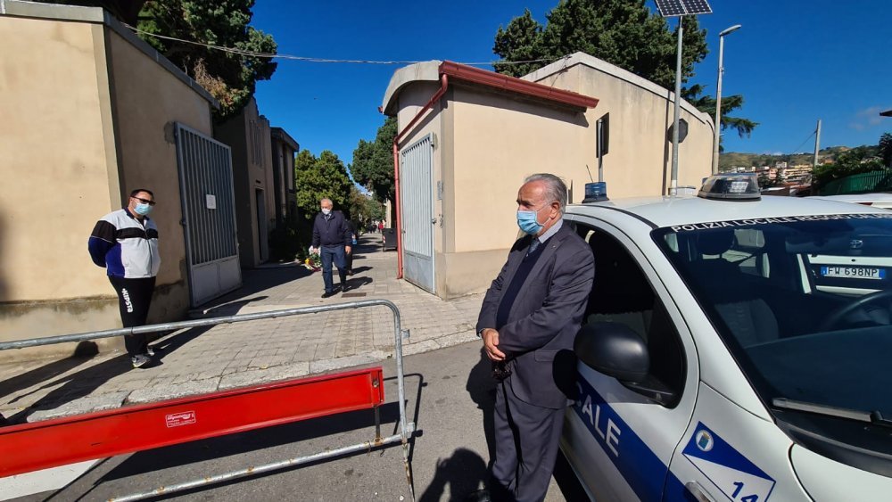 Cimiteri aperti a Reggio Calabria: in campo anche consiglieri e assessori – FOTO