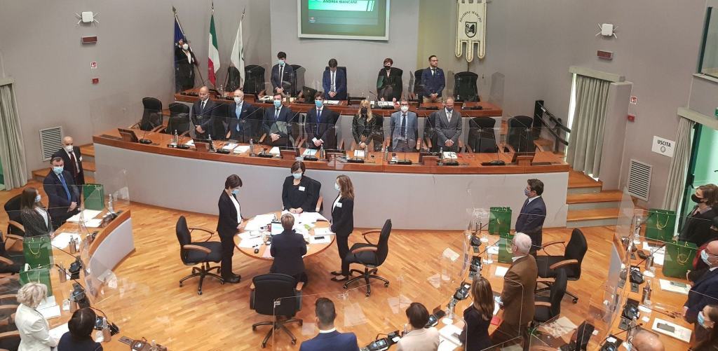 1° consiglio delle Marche: un minuto di silenzio in memoria di Jole Santelli