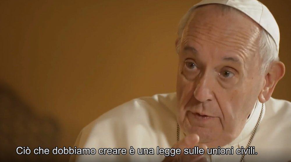 Papa Francesco ‘rivoluzionario’ apre alle coppie Gay. E’ svolta storica