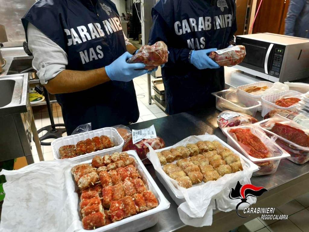 Reggio, disposizioni anti-Covid. Controlli dei NAS: contravvenzioni per 8000 euro