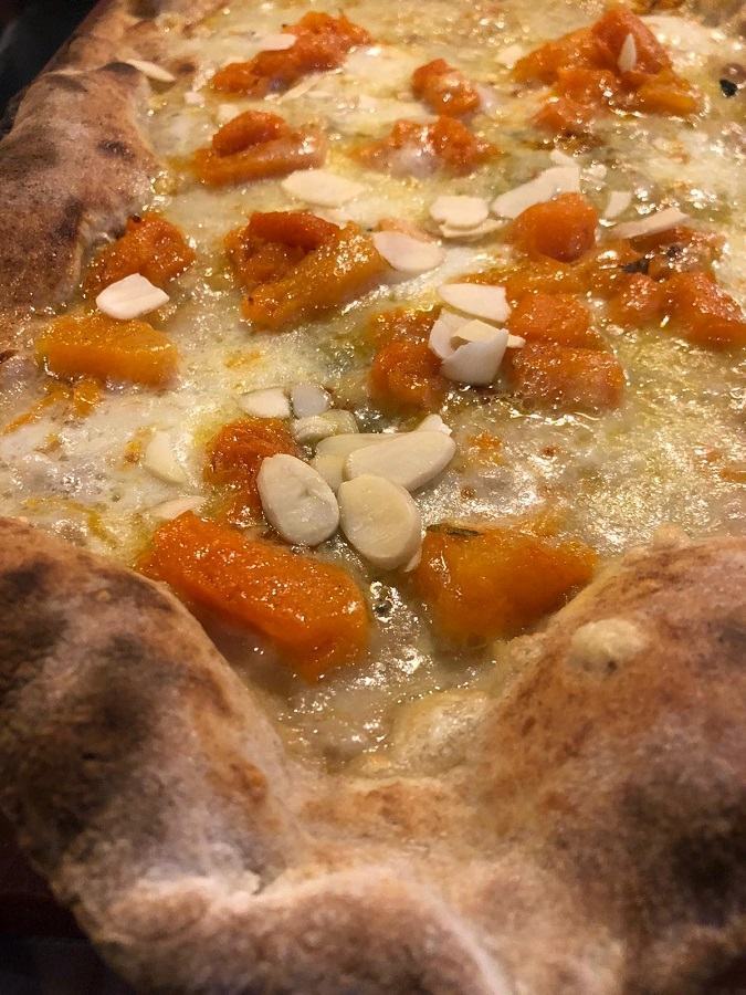 Una domenica all’Hostaria dei Campi con “inimitabile” pizza con zucca in agrodolce
