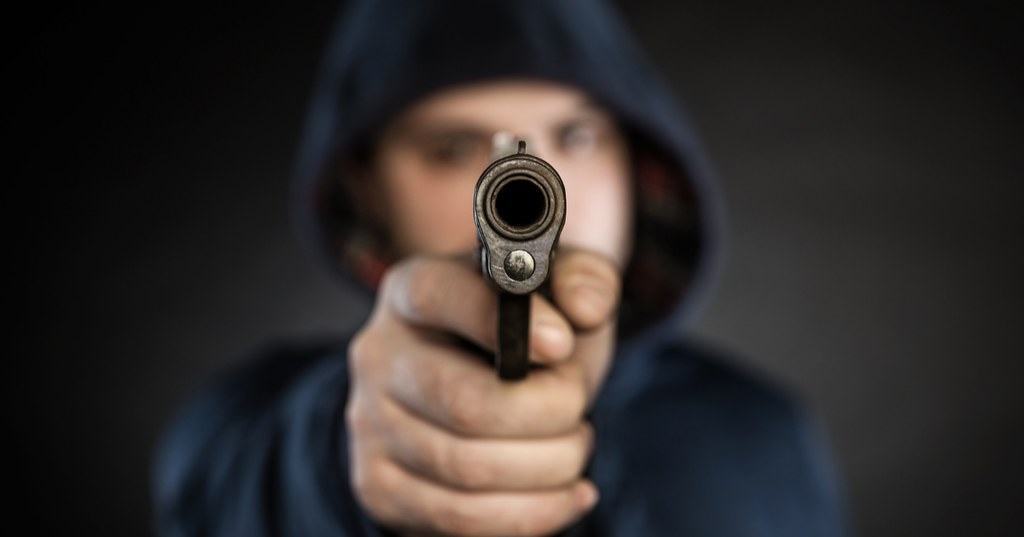 Reggio, rapinano il dipendente di un bar tabacchi: arrestati i complici