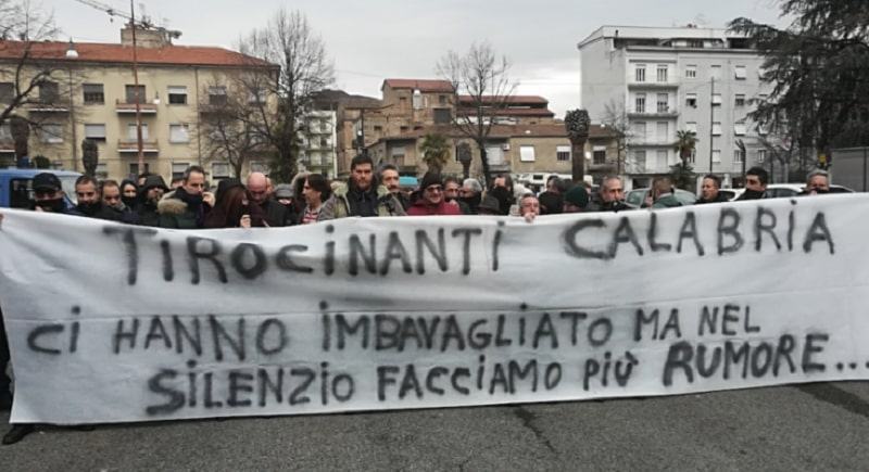 Il dramma di 7.000 tirocinanti calabresi: ‘Diritto al lavoro costantemente negato’