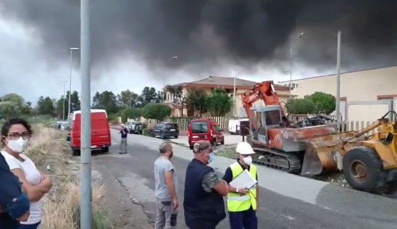 Rogo impianto rifiuti a Squillace, Dg Arpacal: ‘Siamo sotto attacco criminale’
