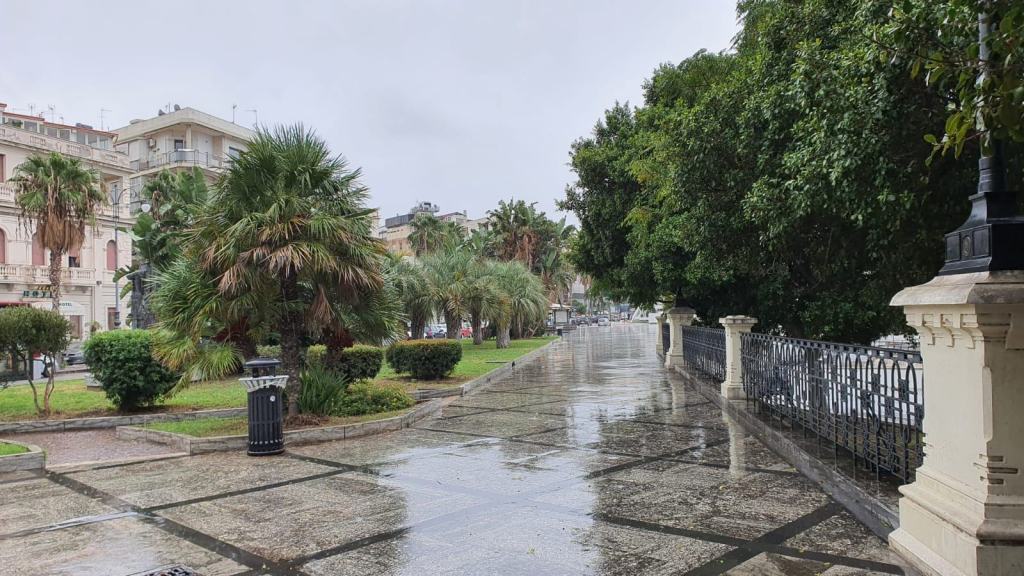 Il maltempo blocca l’estate: precipitazioni e raffiche di vento in Calabria