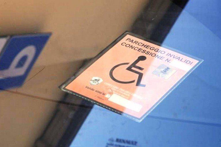 Tesserino Parcheggio Disabili