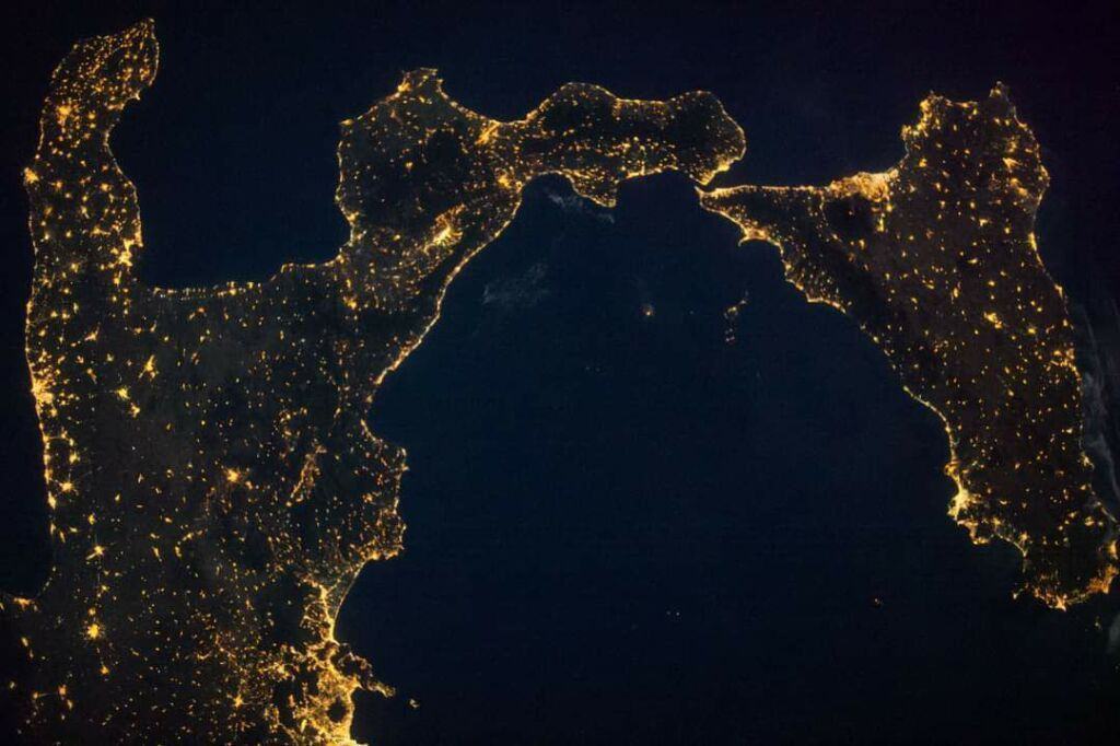 Calabria Sicilia Bacio NASA