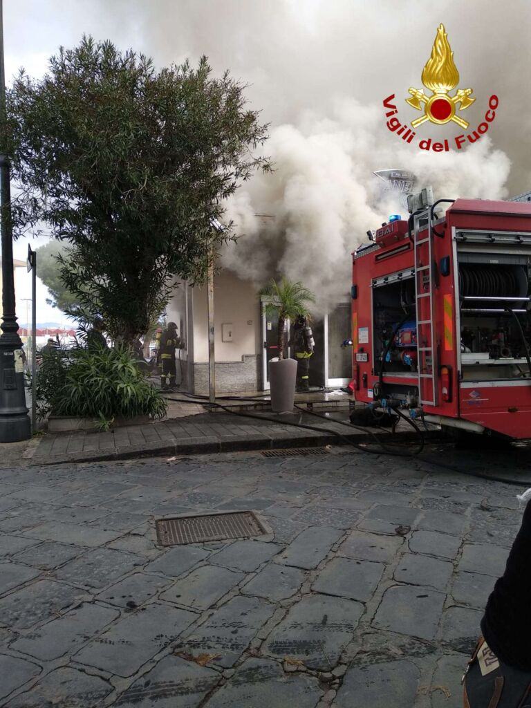 Incendio Negozio Da Pesca Vibo Valentia (5)