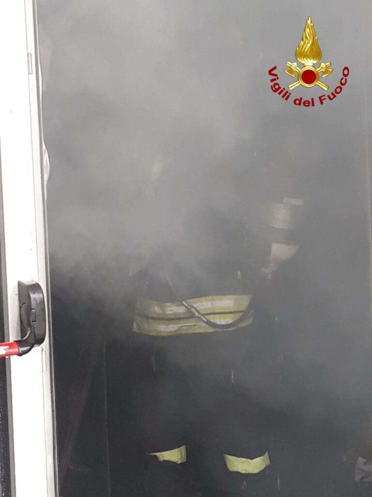 Incendio Negozio Da Pesca Vibo Valentia