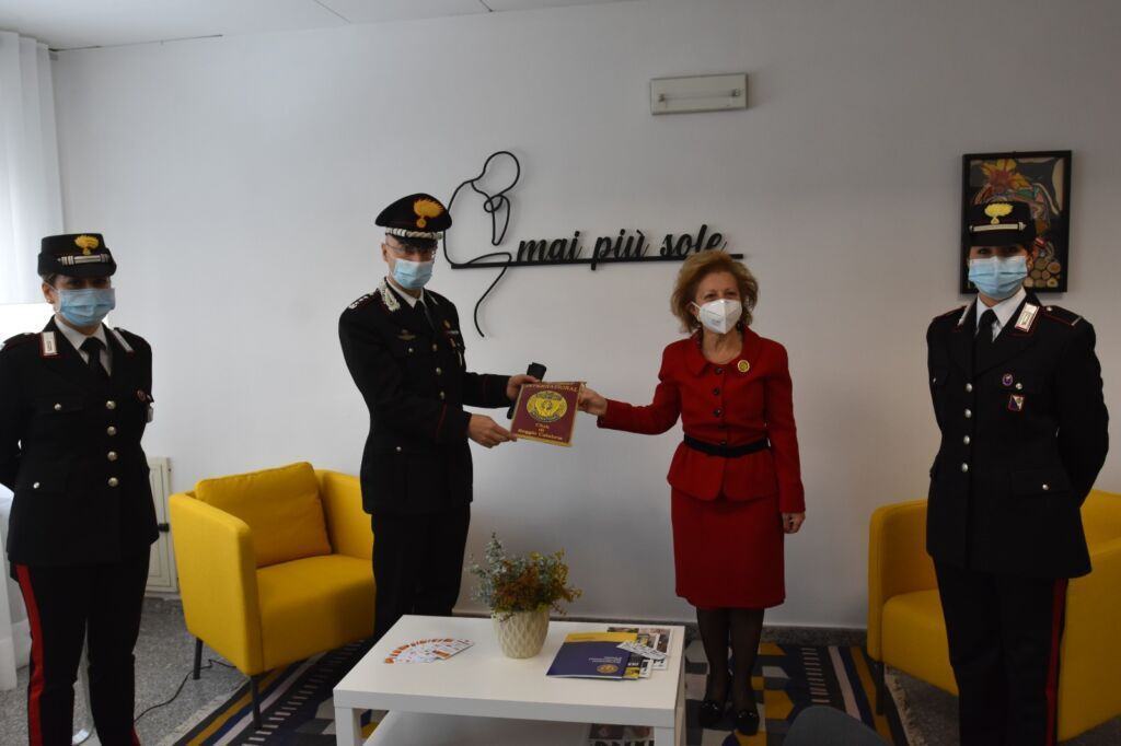 Stanza Tutta Per Sé Carabinieri