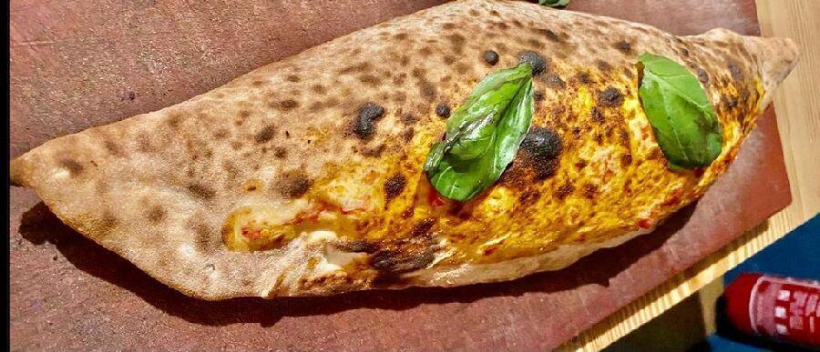 Calzone Pizzaria Dei Campi