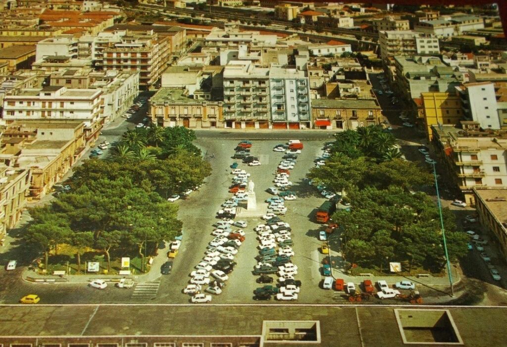 Piazza Garibaldi Vecchia 2