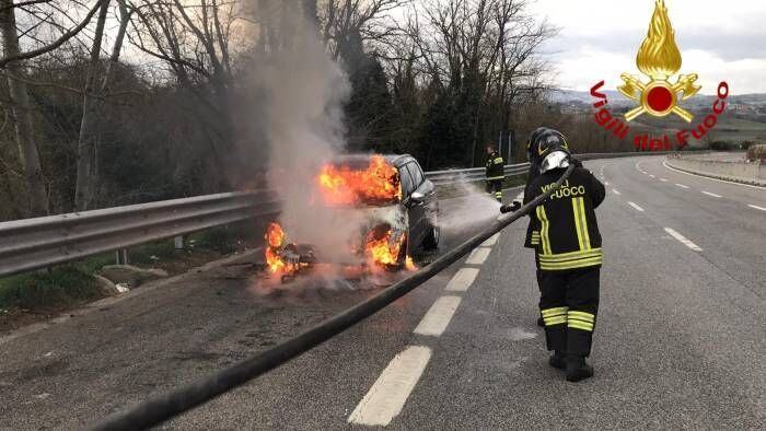 Macchina In Fiamme