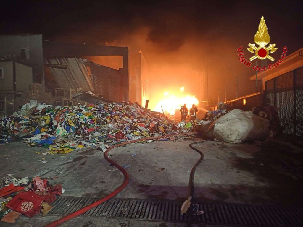 3 Incendio Valorizzatore Rifiuti Vibo Vigili Fuoco