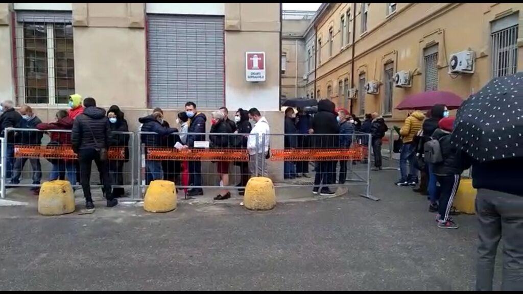 Fila Vaccini Nuovo Centro Covid Gom Reggio Calabria