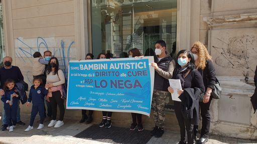 Protesta Mamme Bimbi Autistici Asp Reggio Calabria