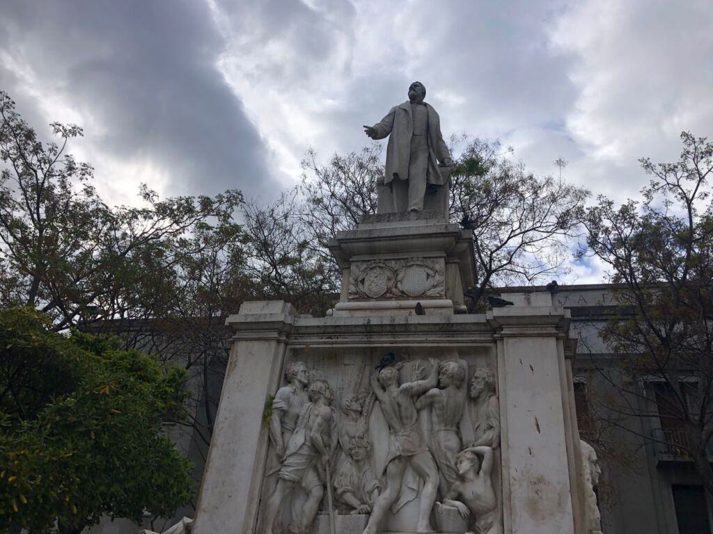 Statua Piazza De Nava Reggio Calabria
