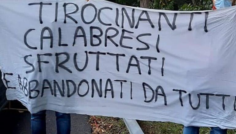 Striscione Tirocinanti Calabresi