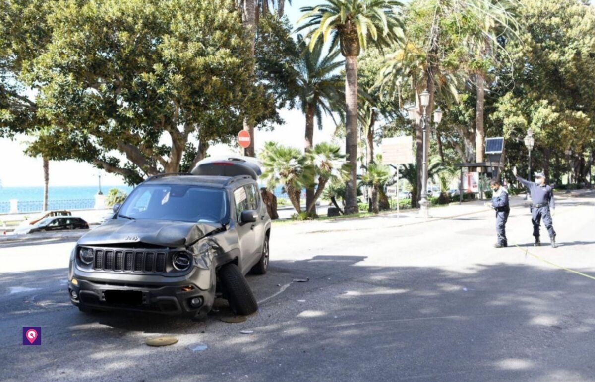 Incidente Auto Bus Altamente Via Marina Reggio3