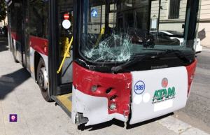 Incidente Auto Bus Altamente Via Marina Reggio5