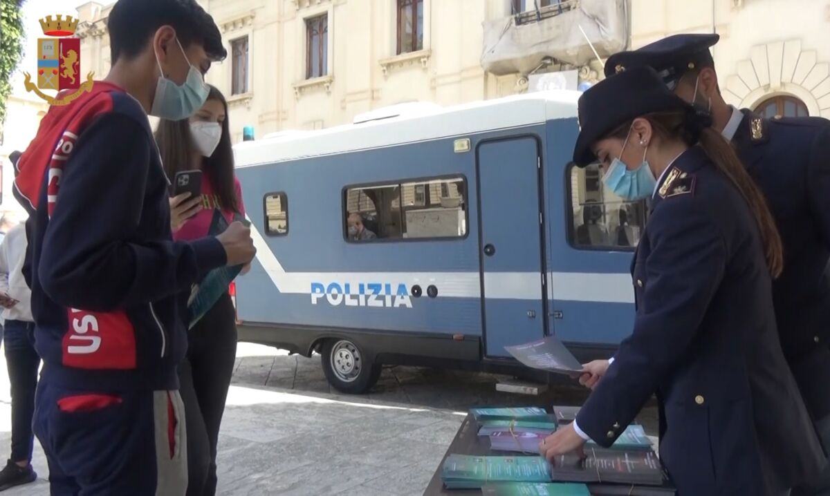 Giornata Internazionale Bambini Scomparsi Questura Reggio Calabria 1