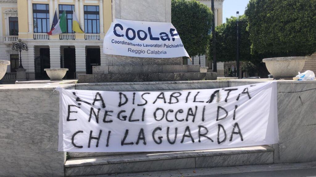 Protesta Cooperative Sociali Piazza Italia Reggio Calabria 1