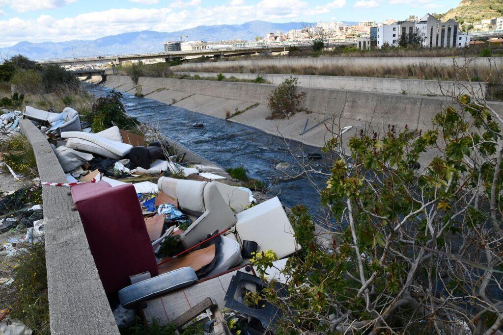Reggio Calabria Guardia Costiera Rifiuti
