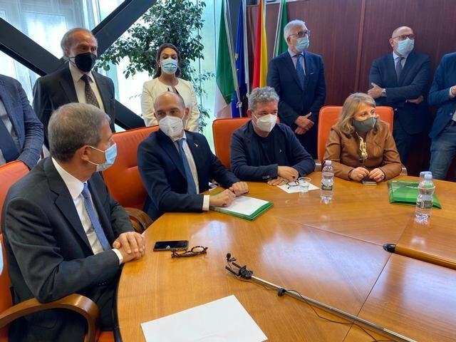 Riunione Ponte Stretto Messina Musumeci Morelli Spirli Catalfamo