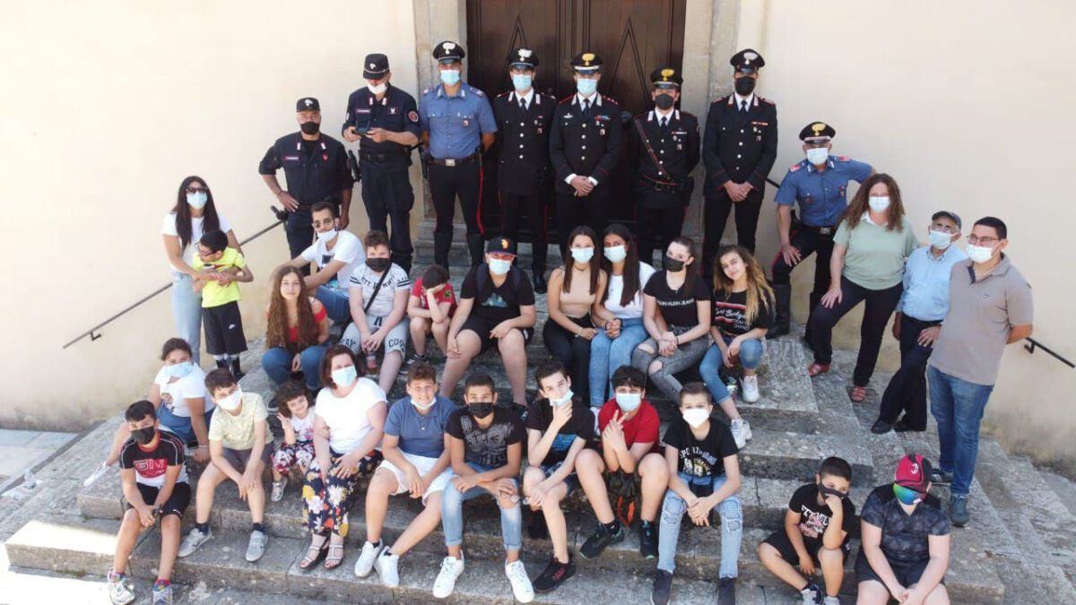 I CARABINIERI INCONTRANO I RAGAZZI DI STAITI