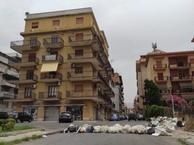Barricata Rifiuti Vicolo Vitetta 1