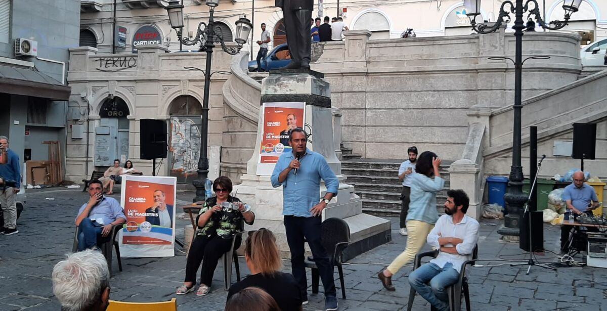 De Magistris Piazza Camagna