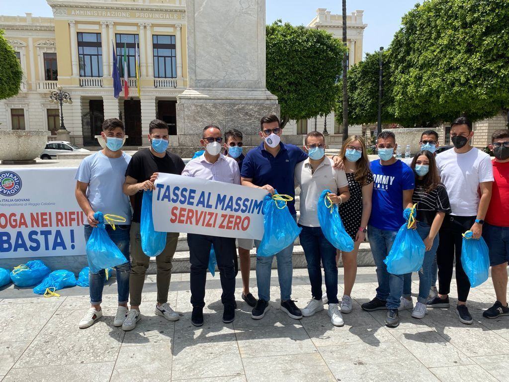 Forza Italia Giovani Rifiuti Piazza Italia 3