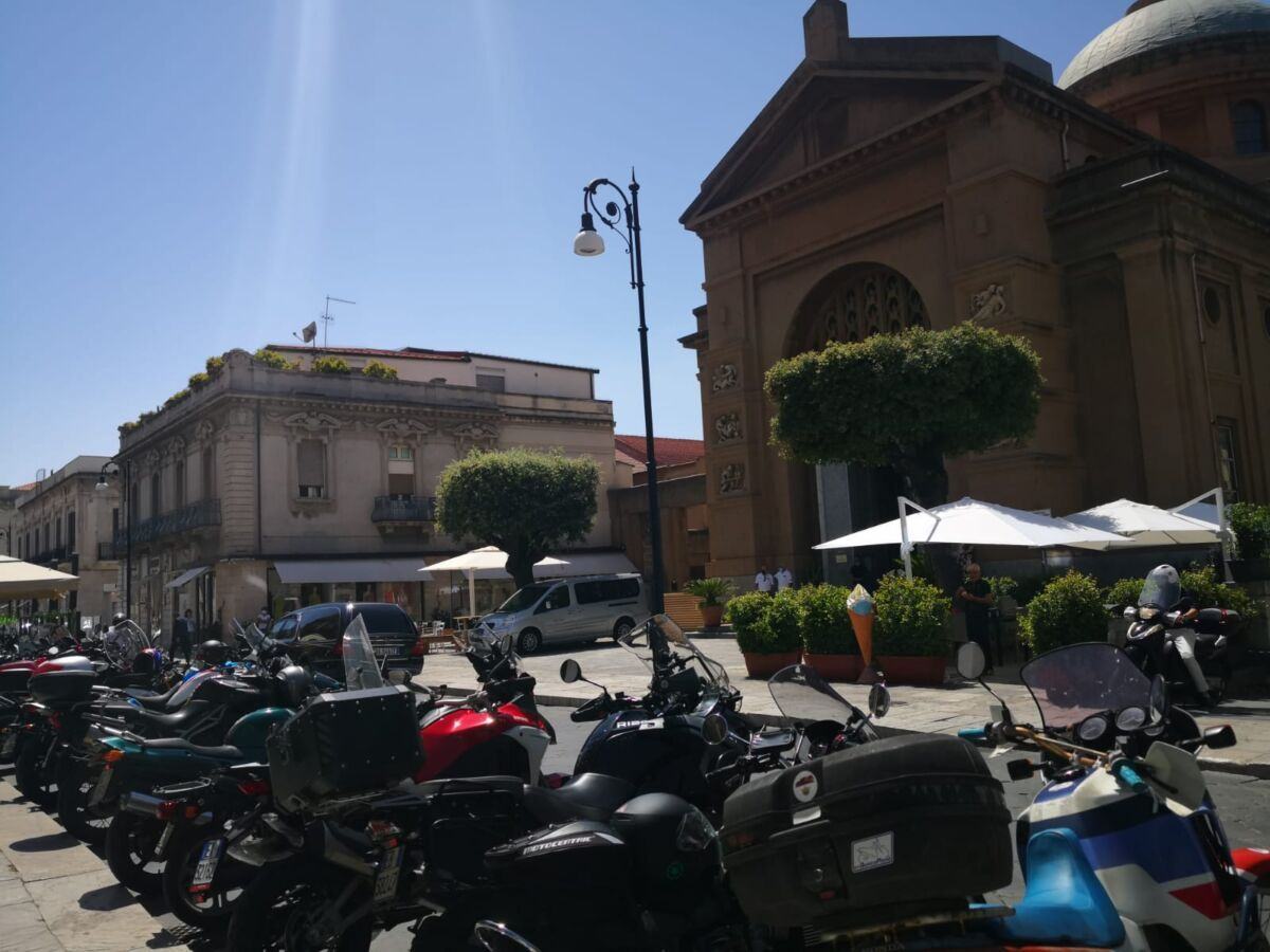 I Motociclisti Davanti La Chiesa Di S Giorgio Al Corso Oggi Pomeriggio