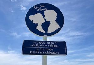 Kiss Me Please Bagnara Calabra