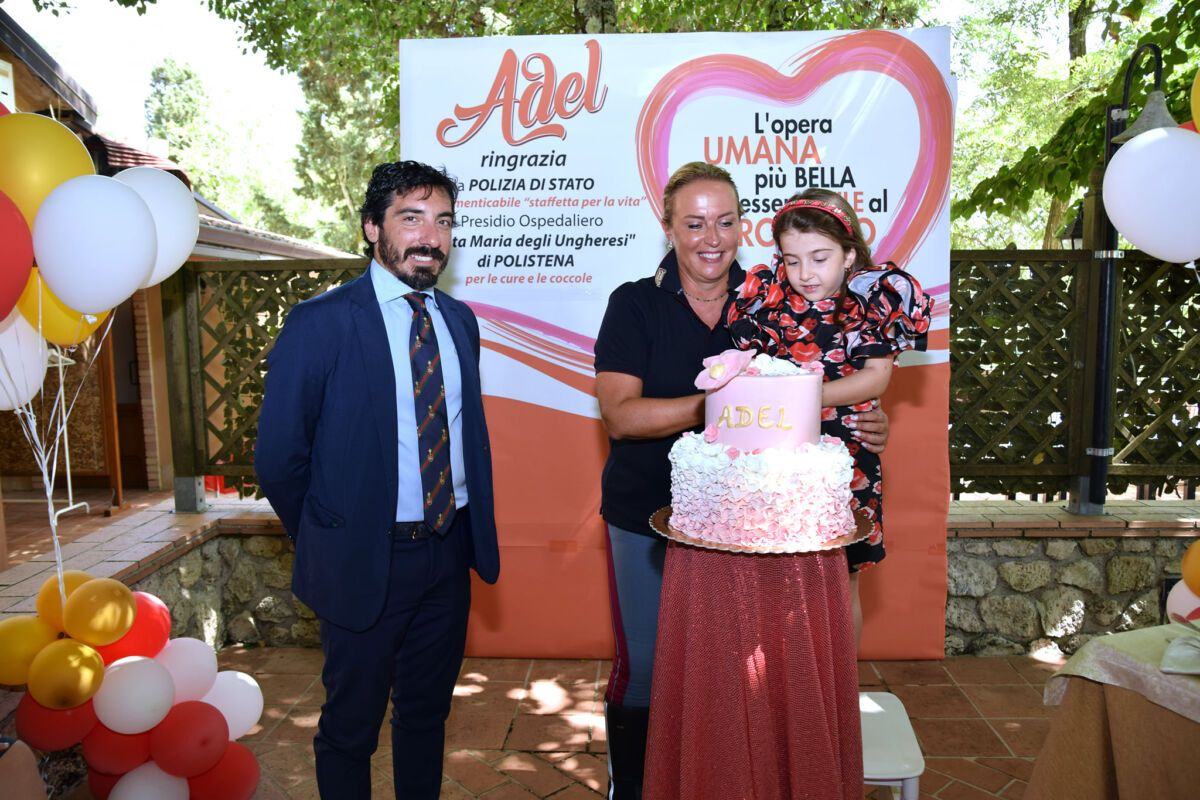 Bimba Morsa Vipera Ringrazia Agenti Polizia