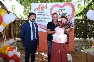 Bimba Morsa Vipera Ringrazia Agenti Polizia