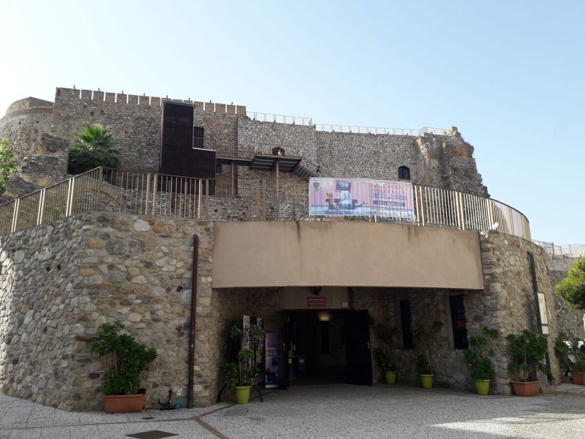 Balenando Al Castello