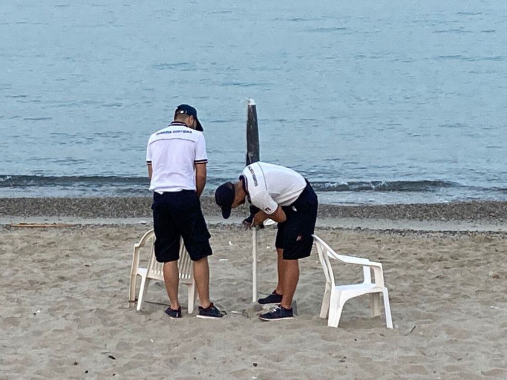 Sequestro Ombrelloni Guardia Costiera