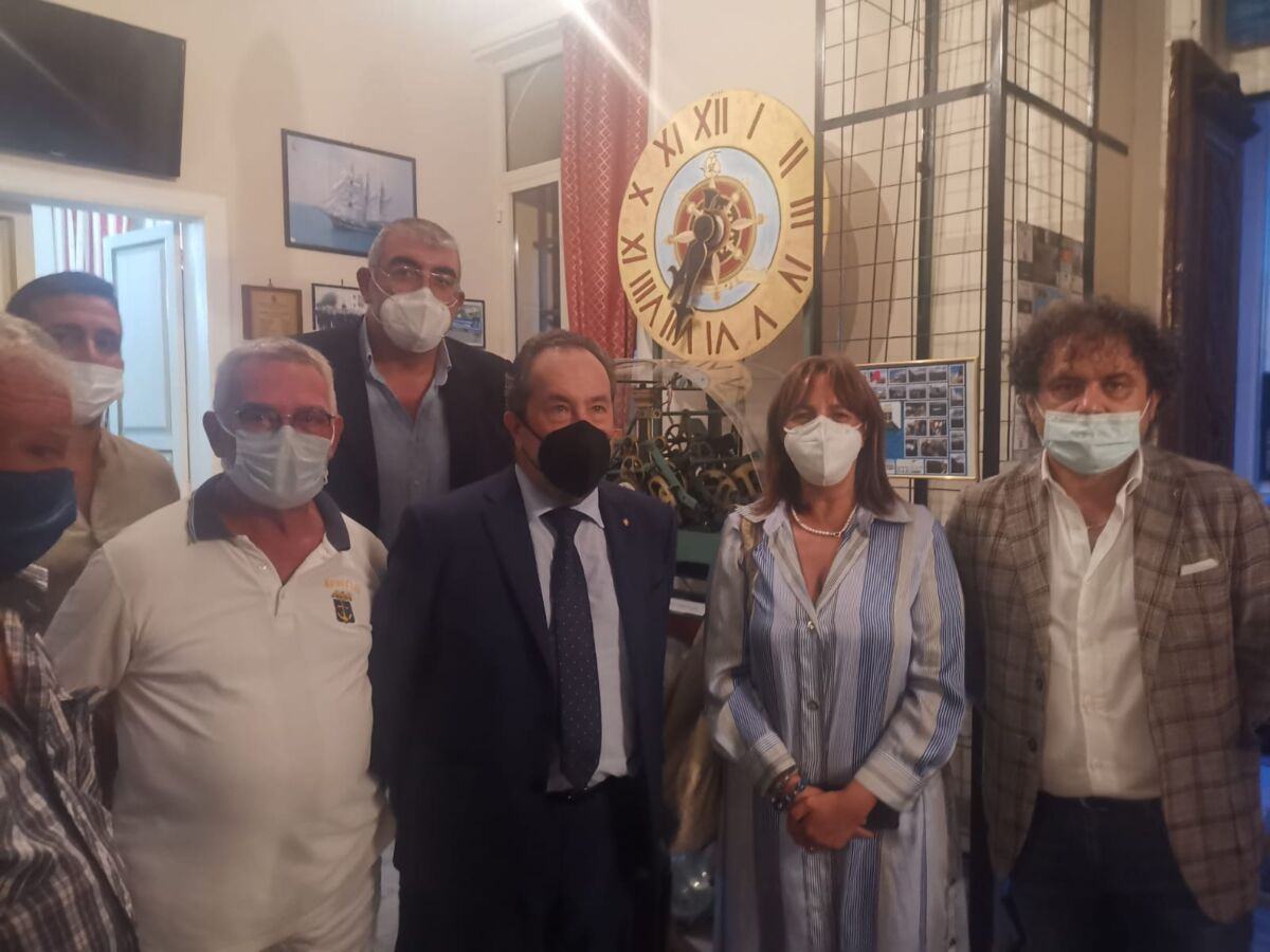 8A6A563D 94D0 4B48 9921 9C75AA7C6B23