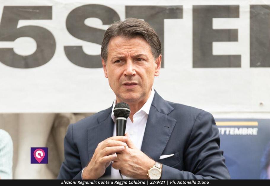 Elezioni Regionali, Conte: ‘Il cdx attacca Tridico parlando di elemosine, nostre misure per i poveri’