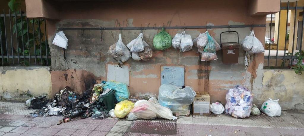 Rifiuti Viale Calabria Via Palmi 1