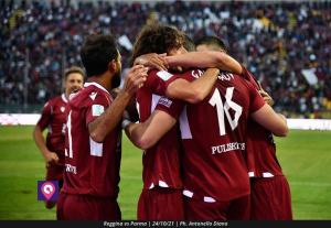 Reggina Parma abbraccio