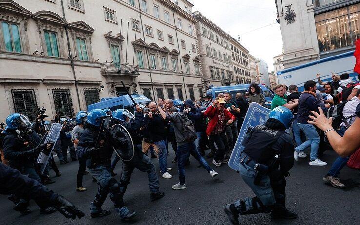 Clashes Between The Police And The "No Green Pass" Protesters In Rome