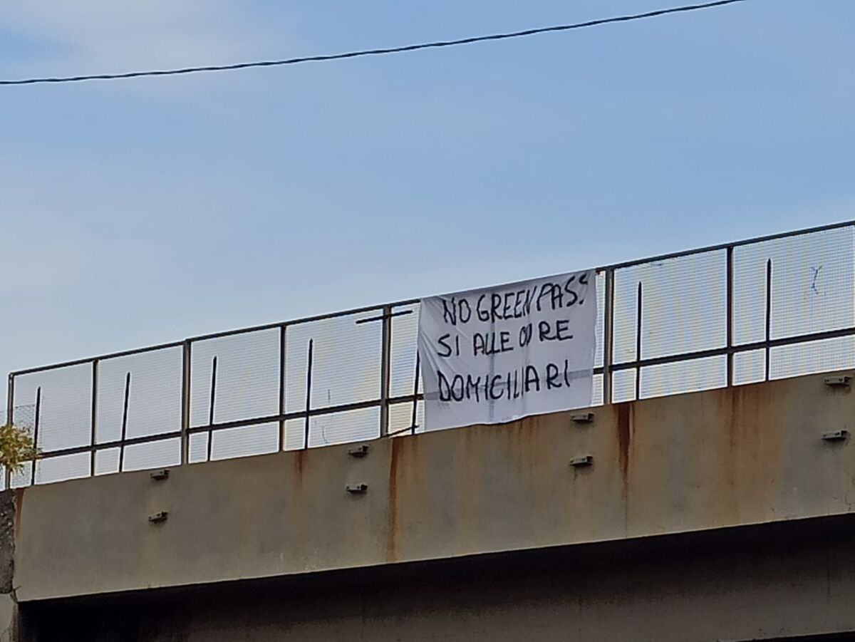 Striscioni Green Pass 3